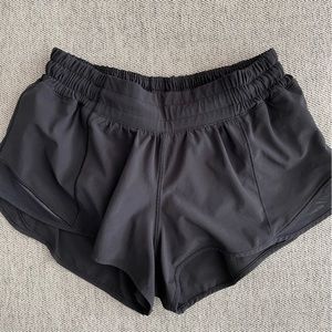 EUC Lululemon Hotty Hot Short 2.5” Size 4